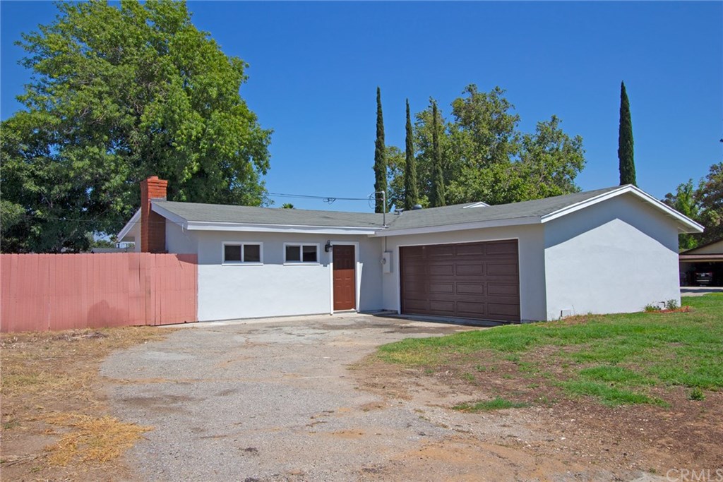 19340 Woodhill Street Rialto, CA 92376 - Photo 4 of 42