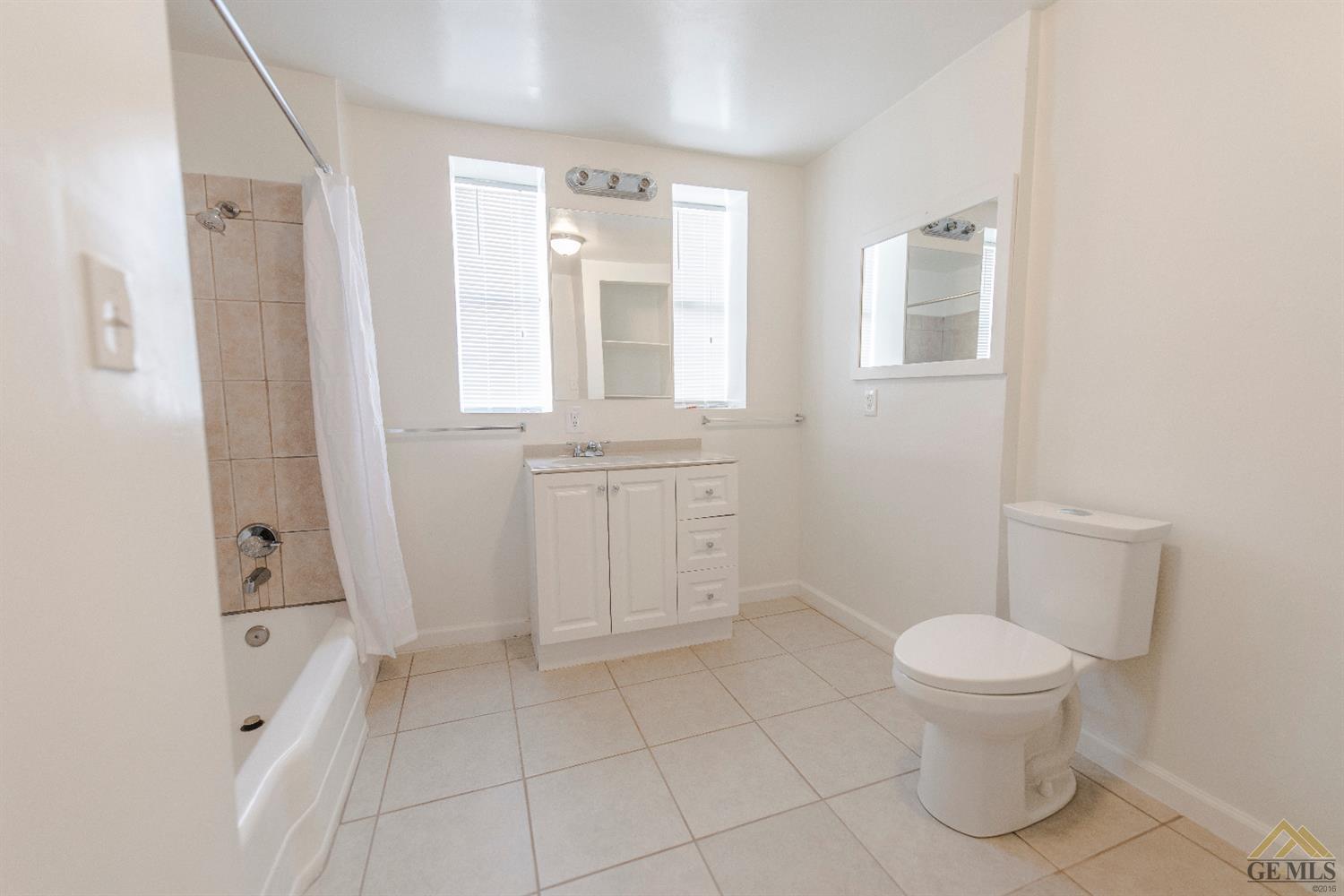 710 McKee Road Bakersfield, CA 93307 - Photo 10 of 40 Gallery Image 10