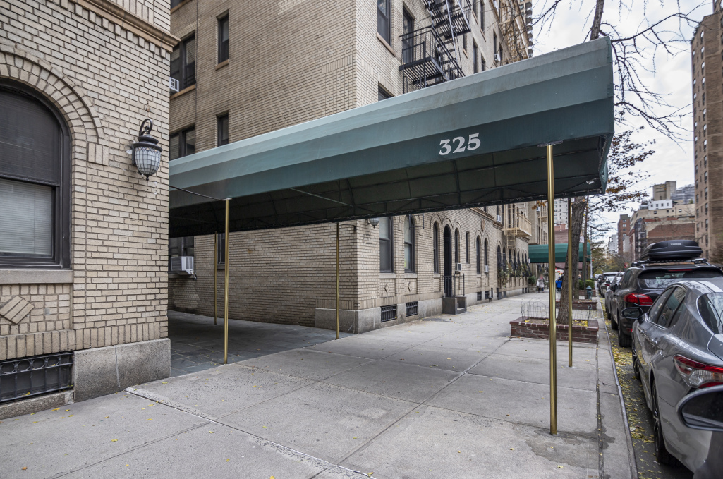 325 E 80th St, Manhattan, NY 10075 - Photo 2 of 3