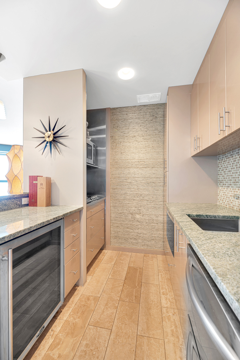 146 West 57th Street, Unit 67B Manhattan, NY 10019 - Photo 5 of 11