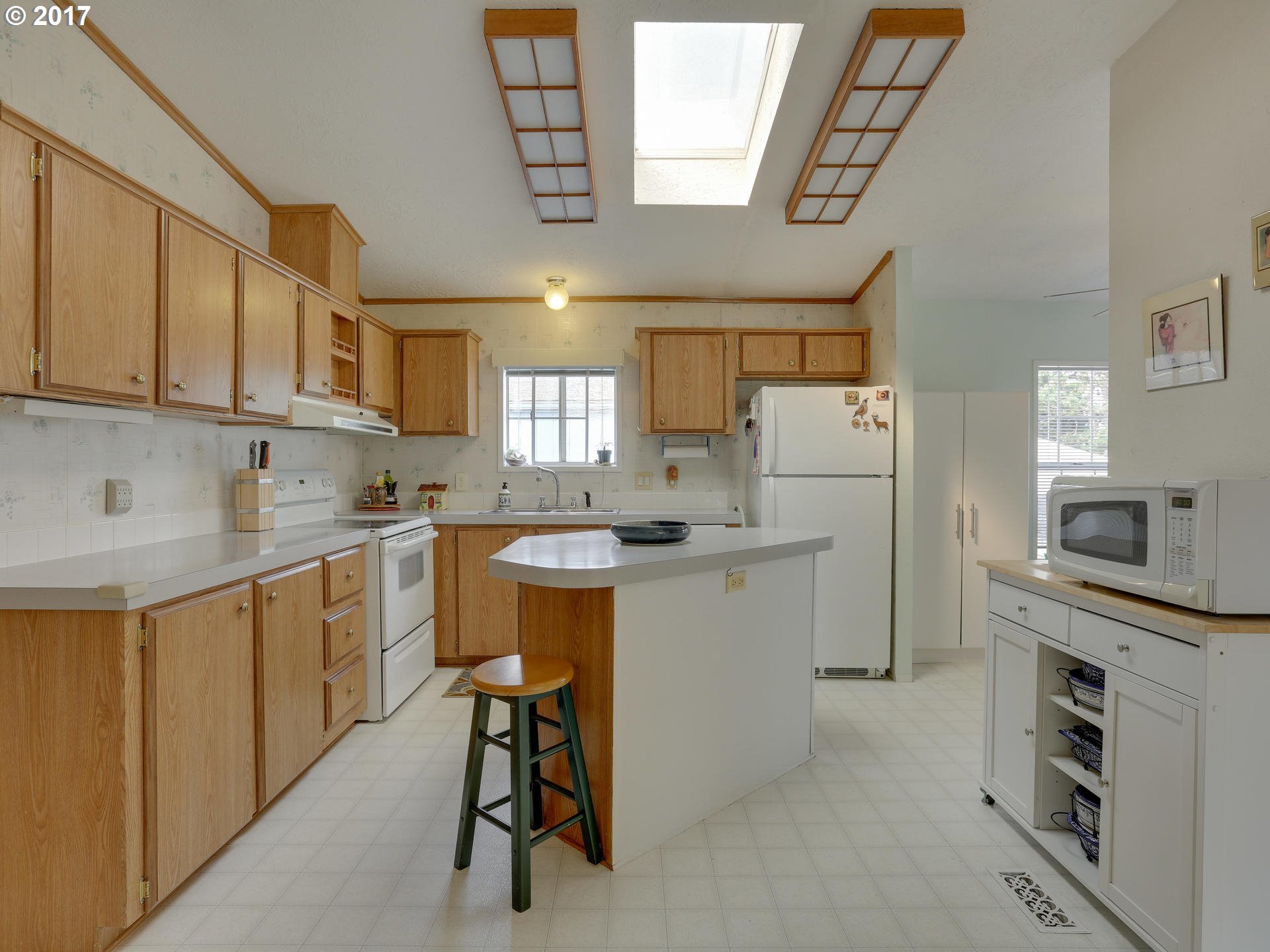 931 Southwest Sunset Way Troutdale, OR 97060 - Photo 19 of 32