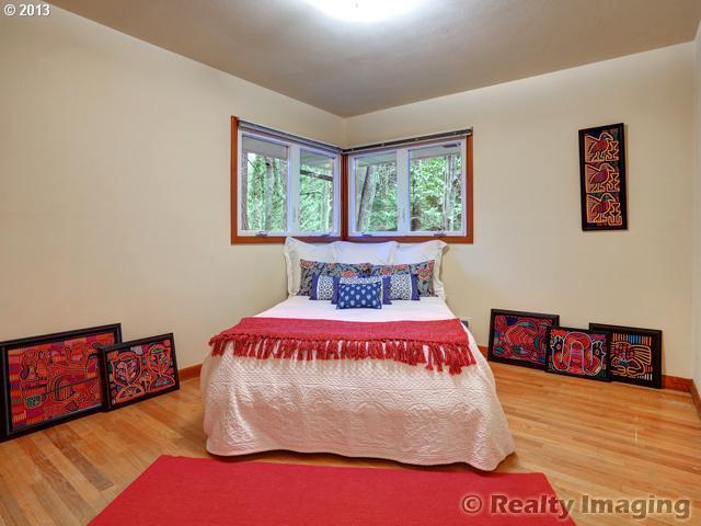 646 Southwest Cheltenham Street Portland, OR 97239 - Photo 8 of 16 Gallery Image 8