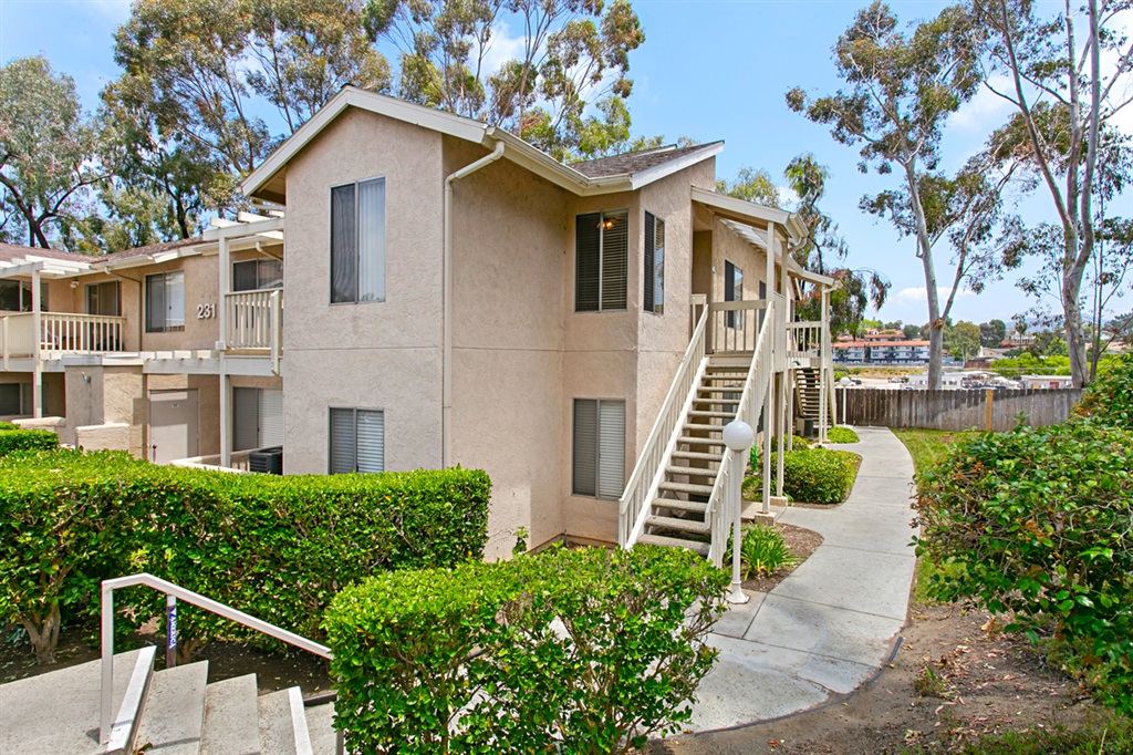 231 Diamond Way, Unit 208 Vista, CA 92083 - Photo 3 of 17