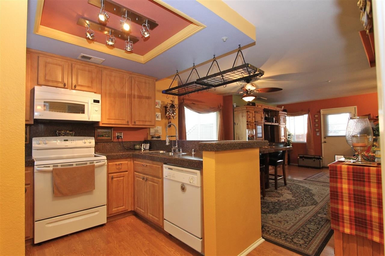 2235 Kings View Circle Spring Valley, CA 91977 - Photo 4 of 25 Breakfast bar
