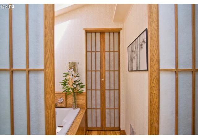 10925 Southwest Riverwood Road Portland, OR 97219 - Photo 1 of 16 Gallery Image 1