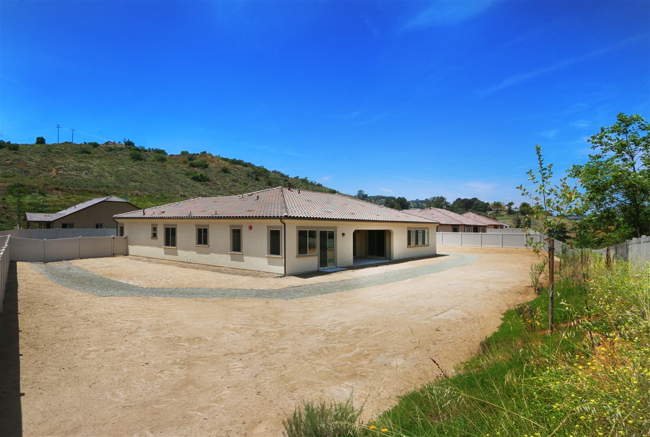 5648 Rancho Del Caballo Bonsall, CA 92003 - Photo 2 of 23 Gallery Image 2