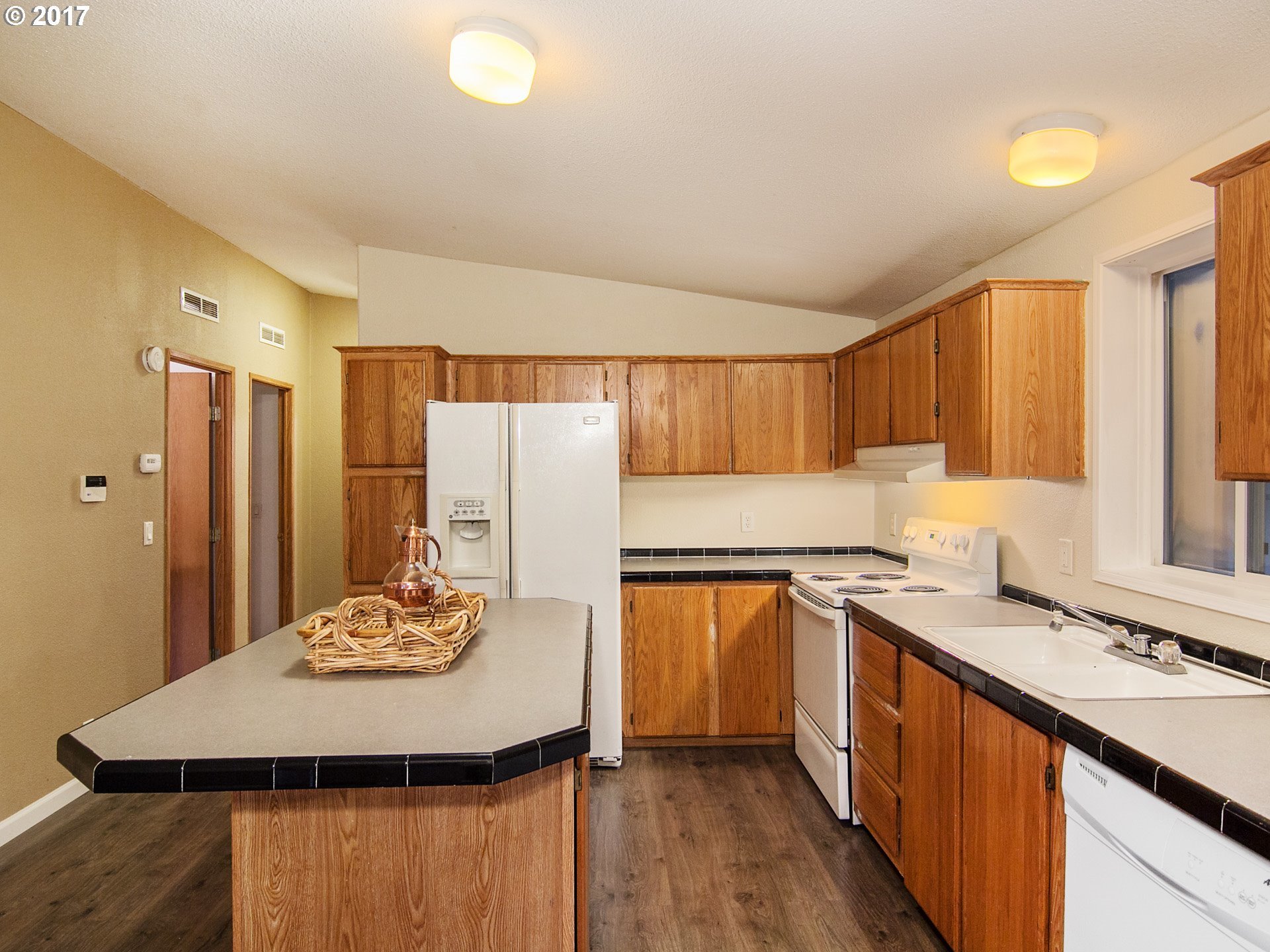 1132 Northeast Mariners Loop Portland, OR 97211 - Photo 14 of 32 Gallery Image 14