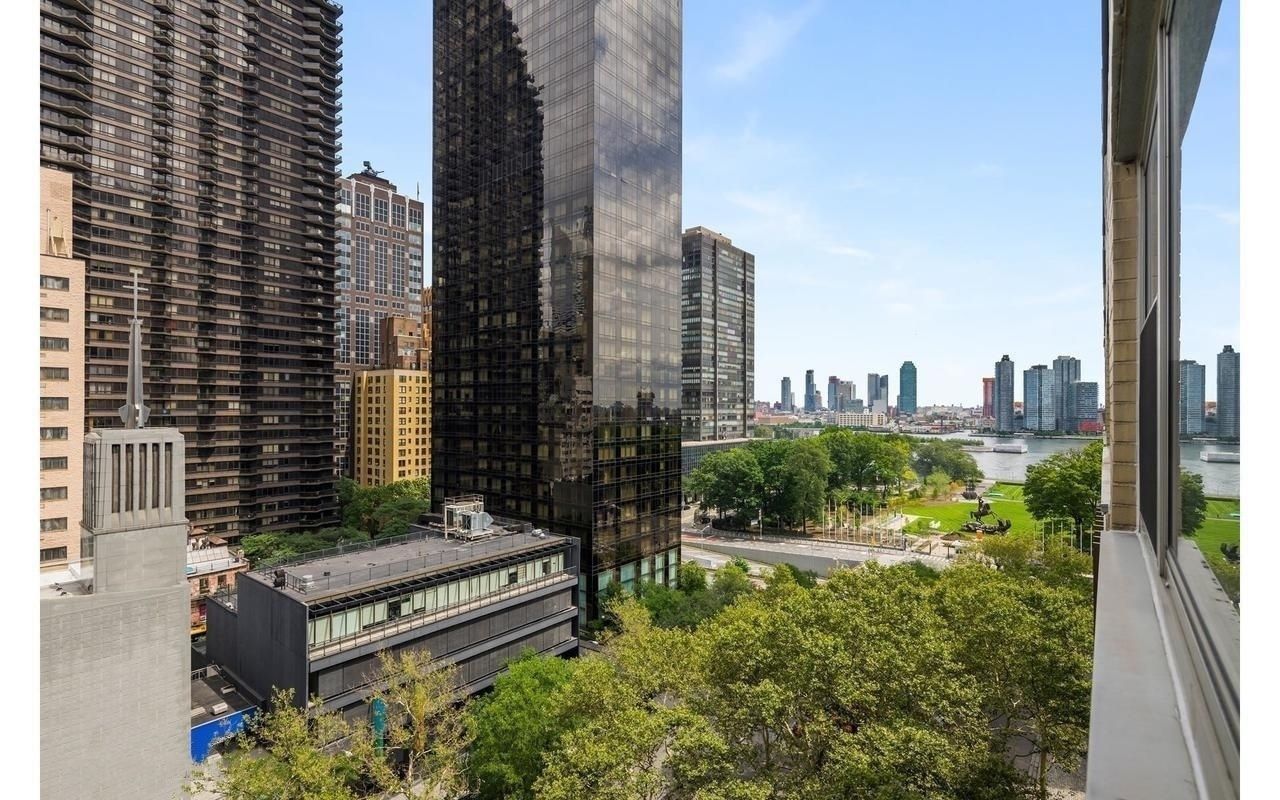 333 East 46th Street, Unit 12A Manhattan, NY 10017 - Photo 6 of 9