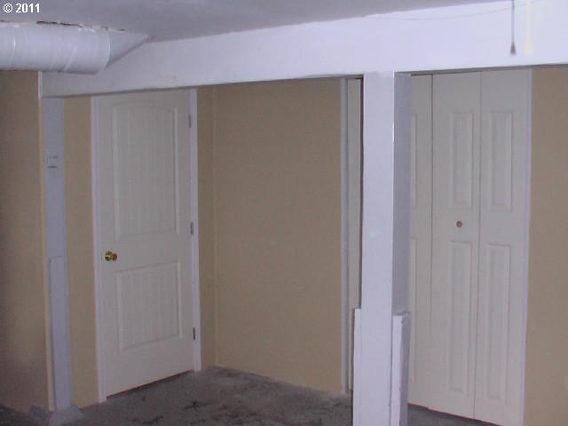 1815 Northeast Rosa Parks Way Portland, OR 97211 - Photo 4 of 8 Gallery Image 4