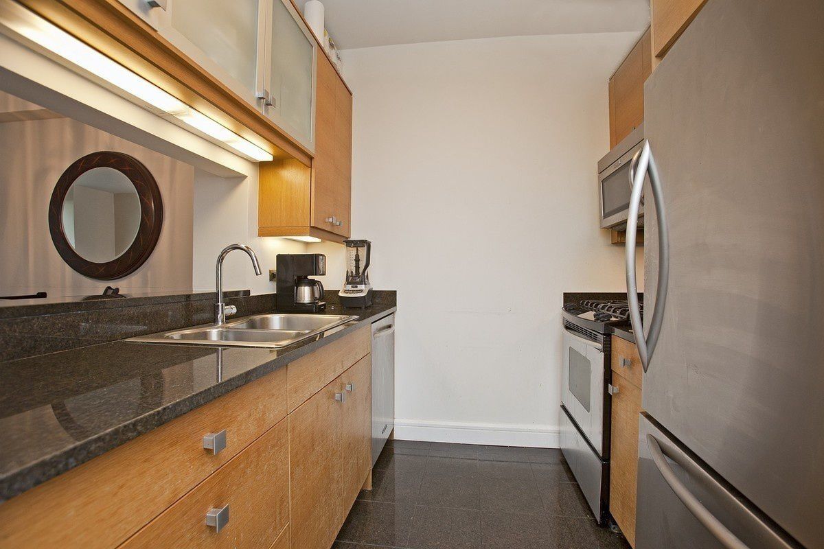 120 Riverside Boulevard, Unit 8T Manhattan, NY 10069 - Photo 3 of 8