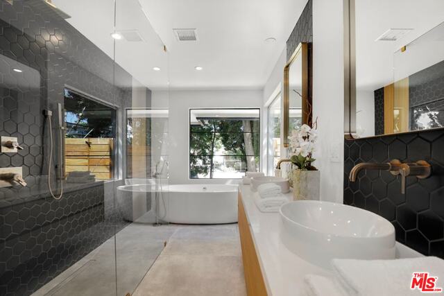 2501 Roscomare Road Los Angeles, CA 90077 - Photo 22 of 43