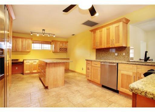 13301 Southwest 99th Court Miami, FL 33176 - Photo 8 of 25