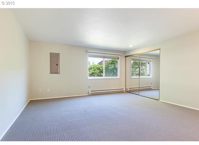 5606 South Riverside Lane, Unit 5 Portland, OR 97239 - Photo 6 of 16 Gallery Image 6