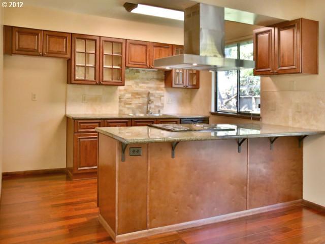 9342 Southwest Boones Ferry Road Portland, OR 97219 - Photo 6 of 16