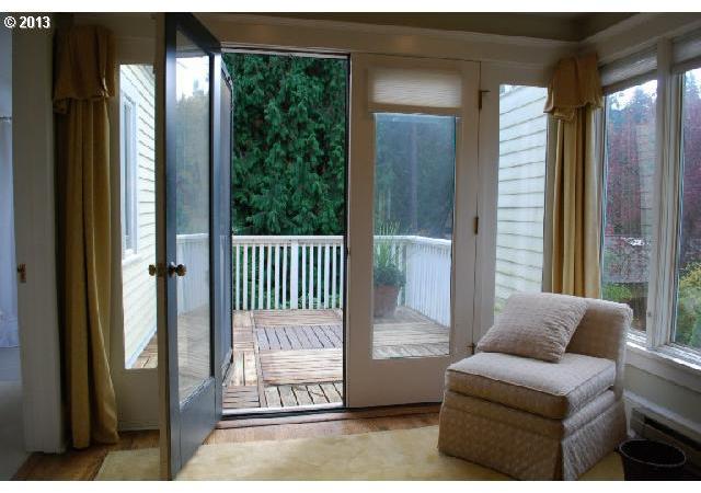 2134 Southwest Edgewood Road Portland, OR 97201 - Photo 11 of 16