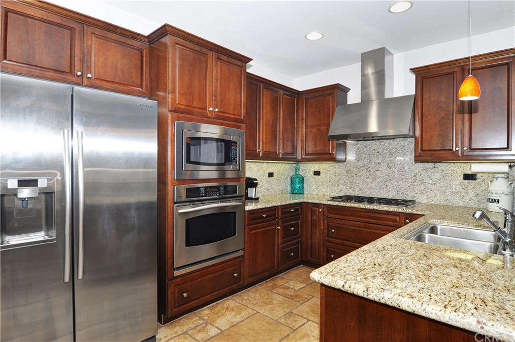 58 Shadowplay Irvine, CA 92620 - Photo 2 of 18