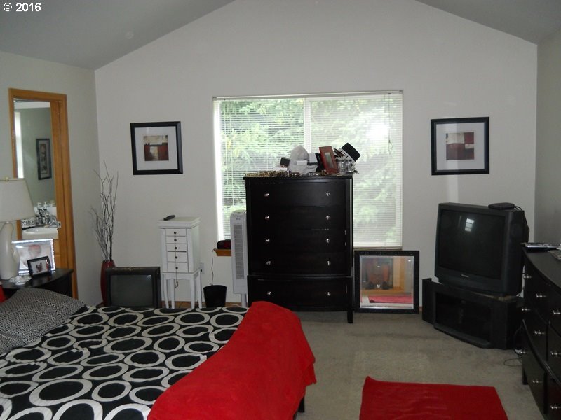 928 Northeast Mariners Loop Portland, OR 97211 - Photo 9 of 18 Gallery Image 9