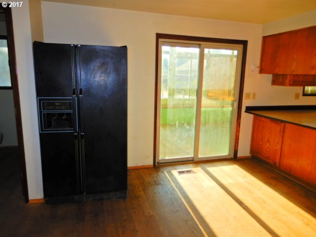 1963 7th Street Springfield, OR 97477 - Photo 8 of 25