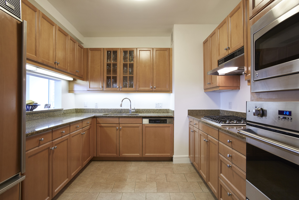 10 West Street, Unit 30C Manhattan, NY 10004 - Photo 3 of 9