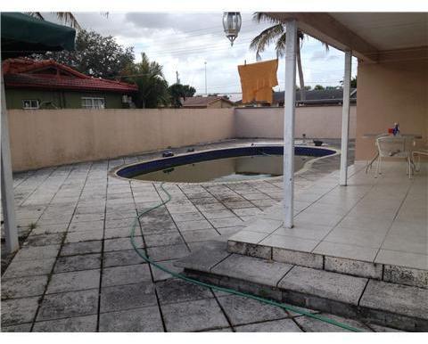 1870 West 84th Street Hialeah, FL 33014 - Photo 3 of 6