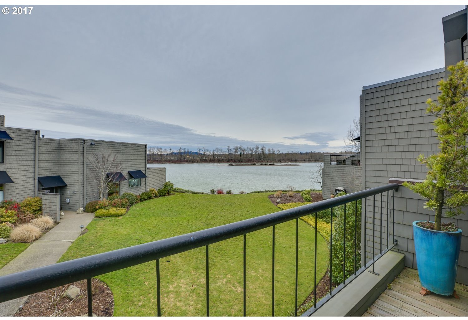 5810 Southwest Riverpoint Lane Portland, OR 97239 - Photo 12 of 32