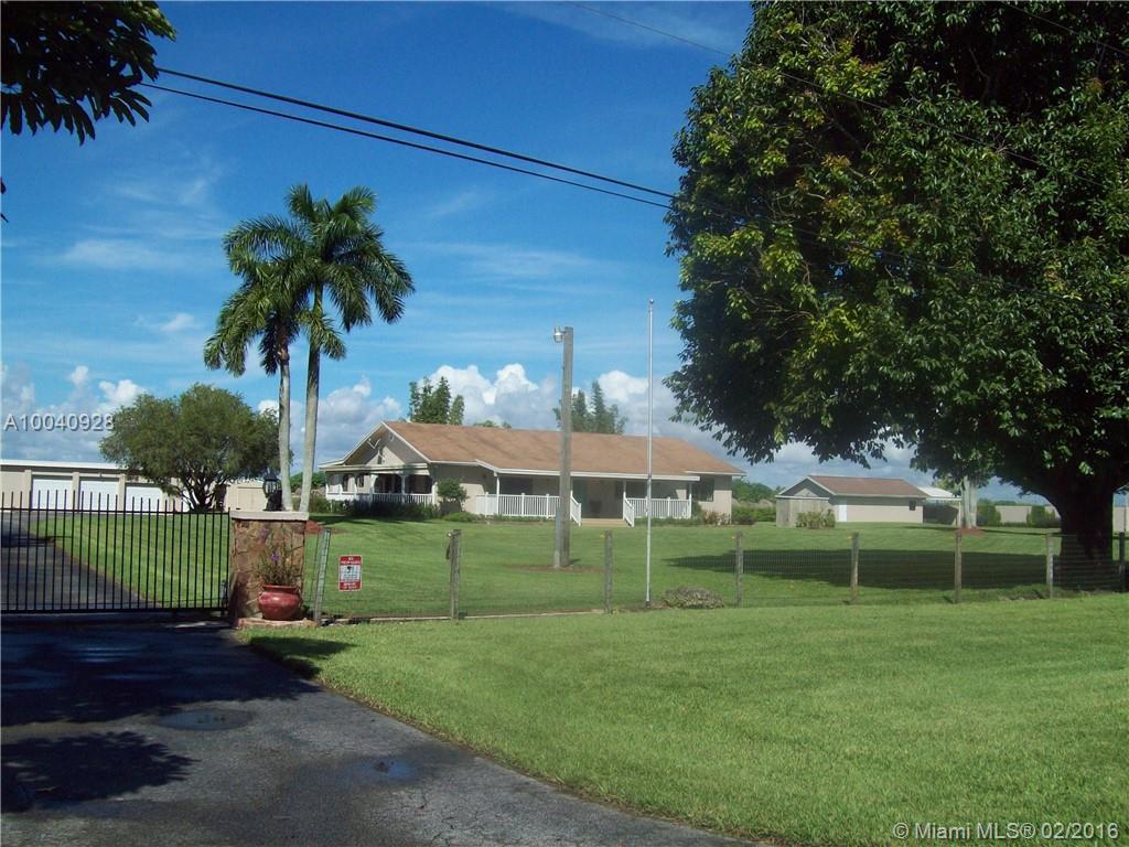 19650 Southwest 207th Avenue Miami, FL 33187 - Photo 2 of 34