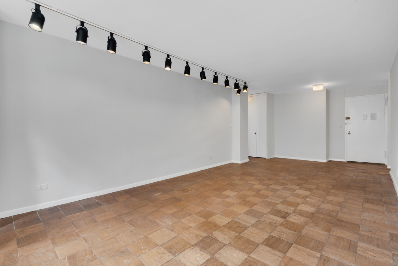 363 East 76th Street, Unit 10N Manhattan, NY 10021 - Photo 2 of 7