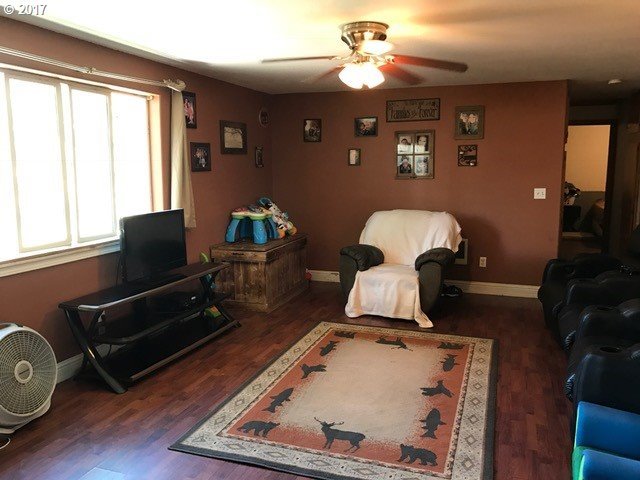 808 Southeast 7th Street Pendleton, OR 97801 - Photo 9 of 11