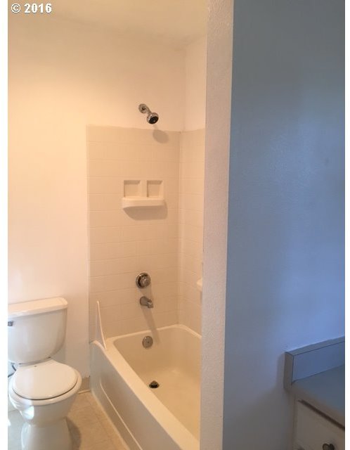 7143 Southwest Sagert Street, Unit 105 Tualatin, OR 97062 - Photo 6 of 23