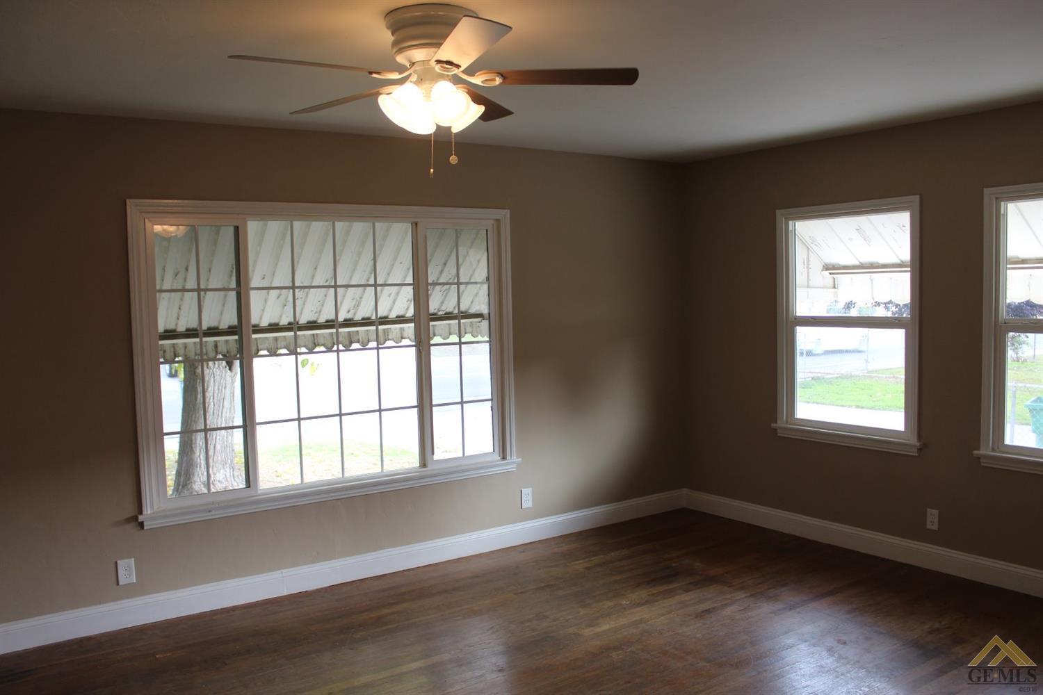 431 Sequoia Drive Bakersfield, CA 93308 - Photo 4 of 13