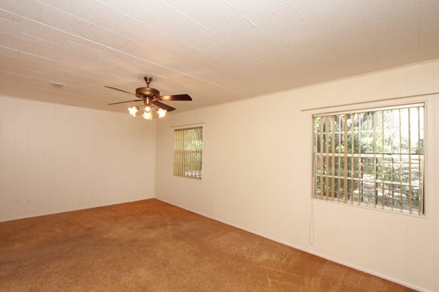 151-153 Bumpy Road Melrose, FL 32666 - Photo 2 of 25 Main House Living Room