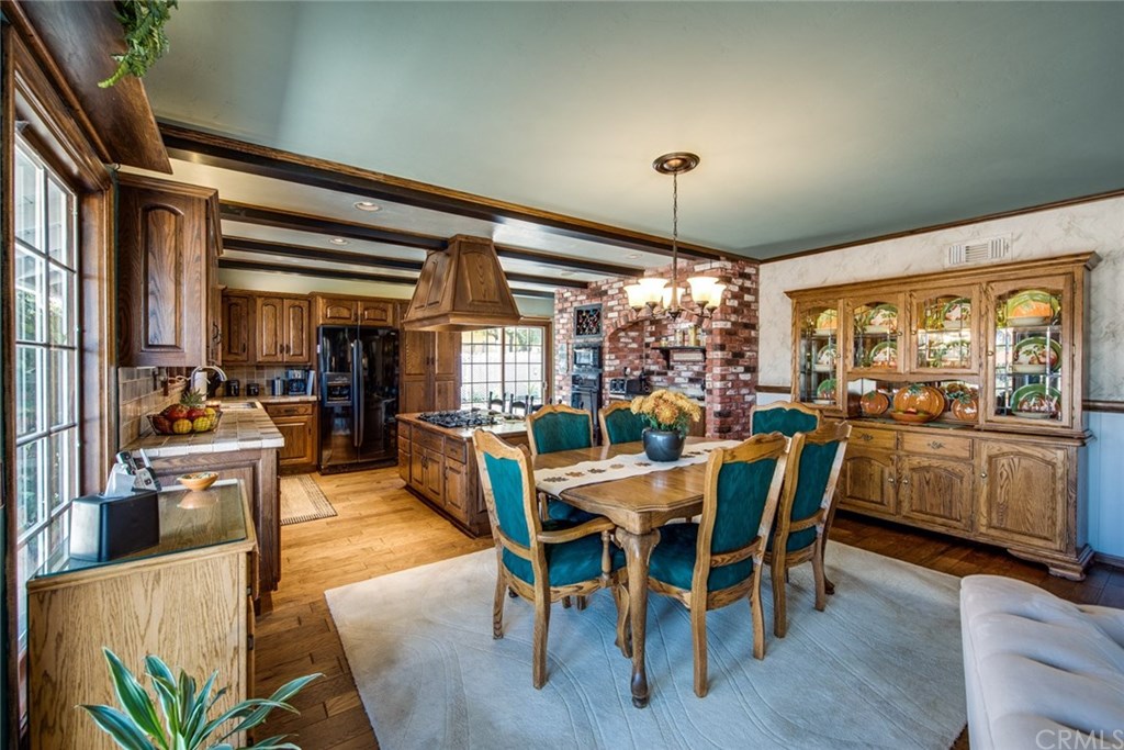 2001 Cypress Point Drive Corona, CA 92882 - Photo 11 of 62 Dining area conveniently located near kitchen