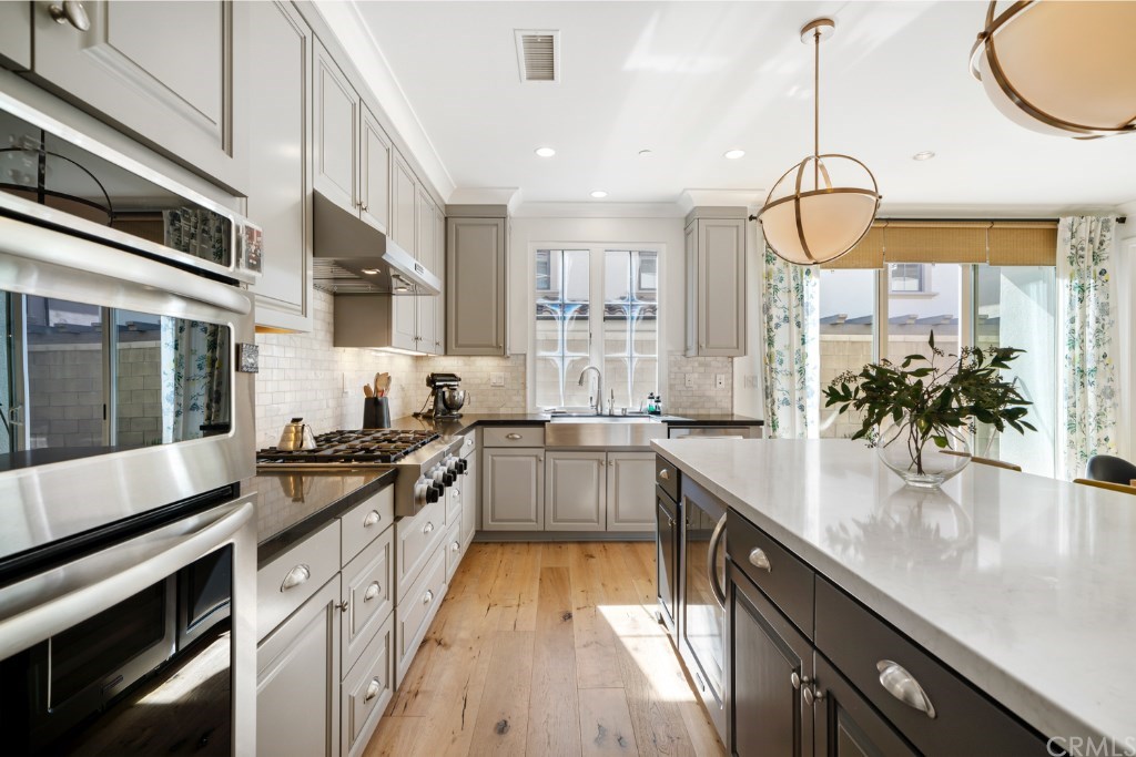 116 Mosswood Irvine, CA 92620 - Photo 4 of 42 The bright kitchen also includes a wine fridge that keeps your beverages chilled for dinners and entertaining.