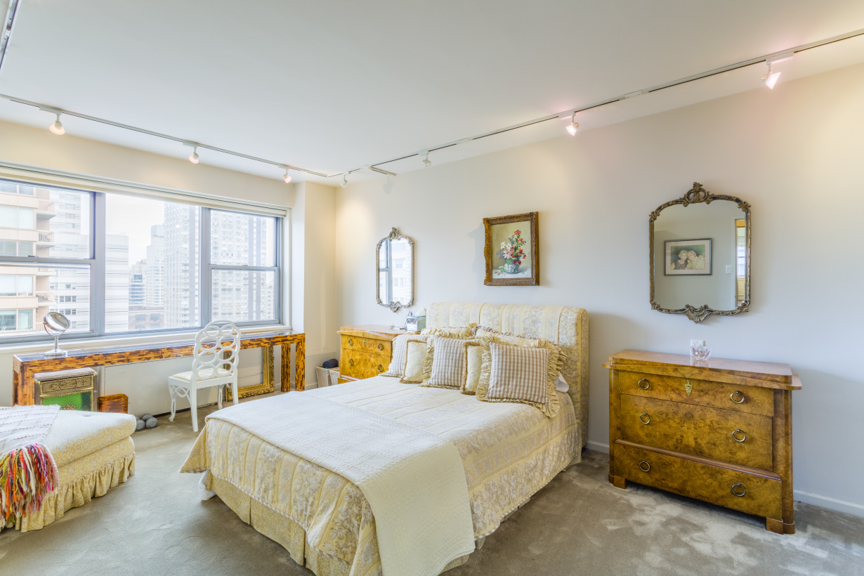 150 East 69th Street, Unit 16Q Manhattan, NY 10021 - Photo 8 of 15