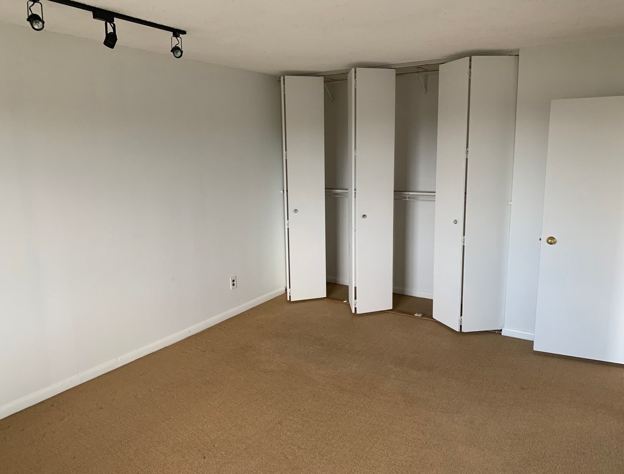 25-40 Shore Boulevard, Unit 8I Queens, NY 11102 - Photo 10 of 15