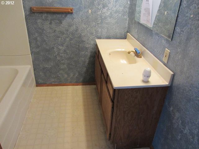 11898 Jones Road Northeast Woodburn, OR 97071 - Photo 11 of 16 Gallery Image 11