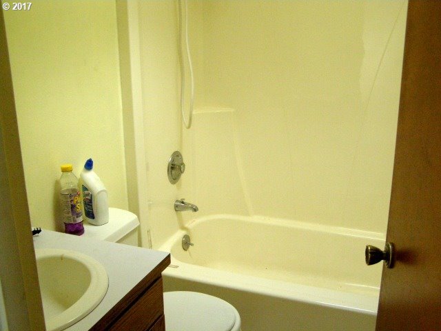 4205 Del Rio Road Roseburg, OR 97471 - Photo 14 of 16 Gallery Image 14