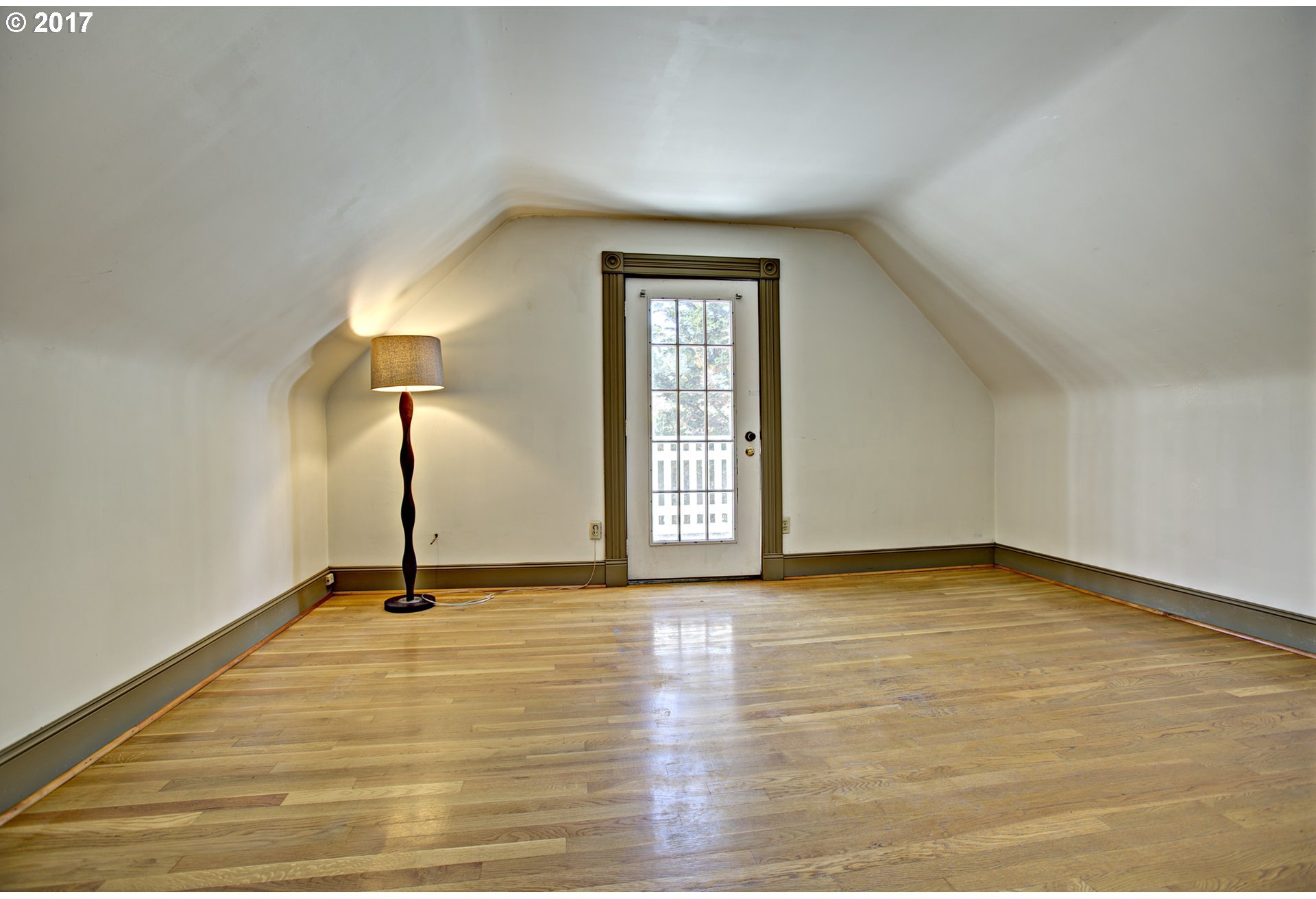 3321 Southwest Kelly Avenue Portland, OR 97239 - Photo 15 of 26 Gallery Image 15