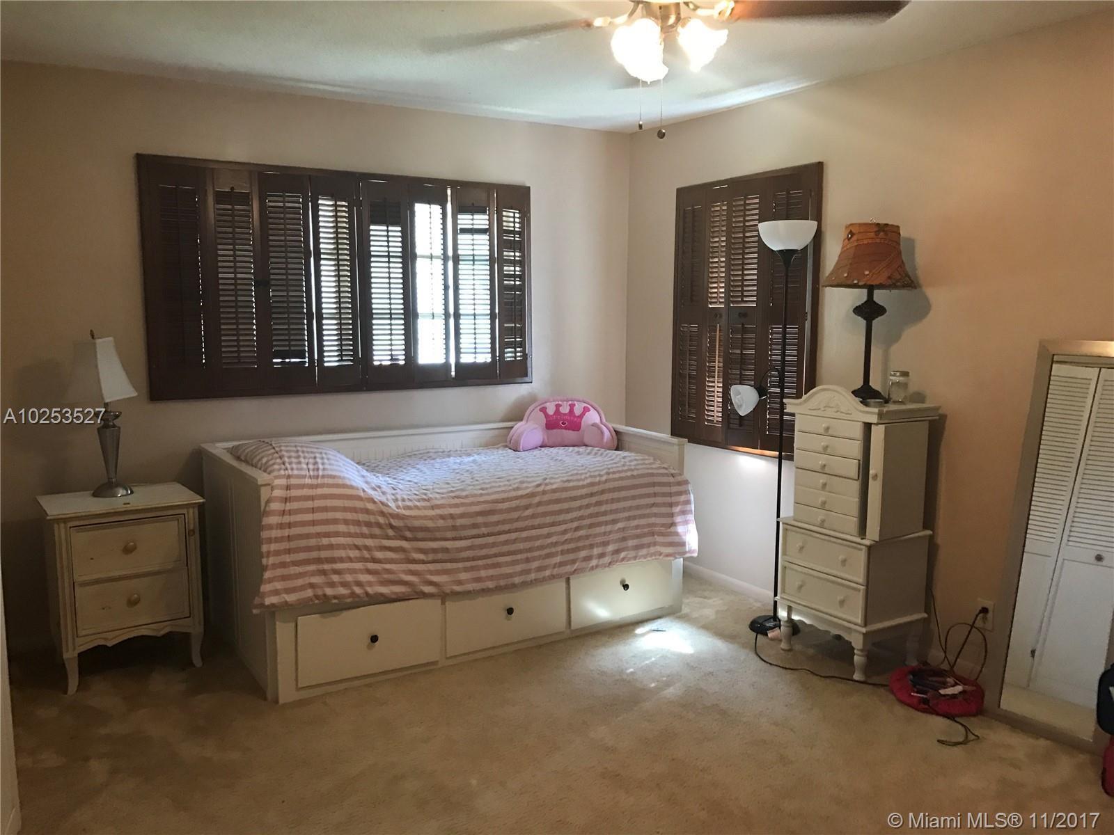 960 Southwest 74th Avenue Plantation, FL 33317 - Photo 12 of 24
