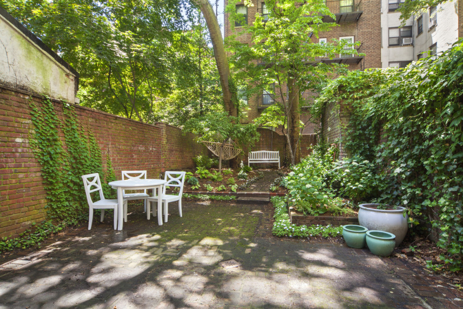 230 East 62nd Street Manhattan, NY 10065 - Photo 4 of 11