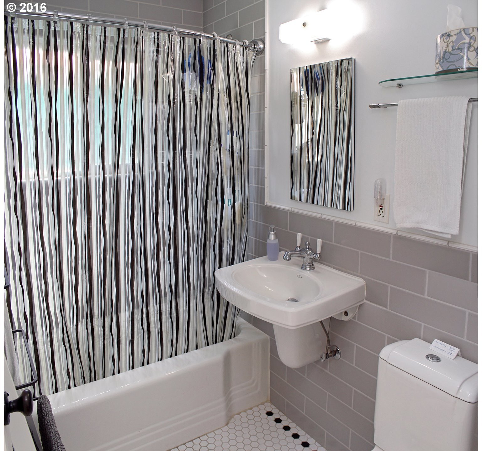 1605 Northeast Rosa Parks Way Portland, OR 97211 - Photo 9 of 23 Gallery Image 9