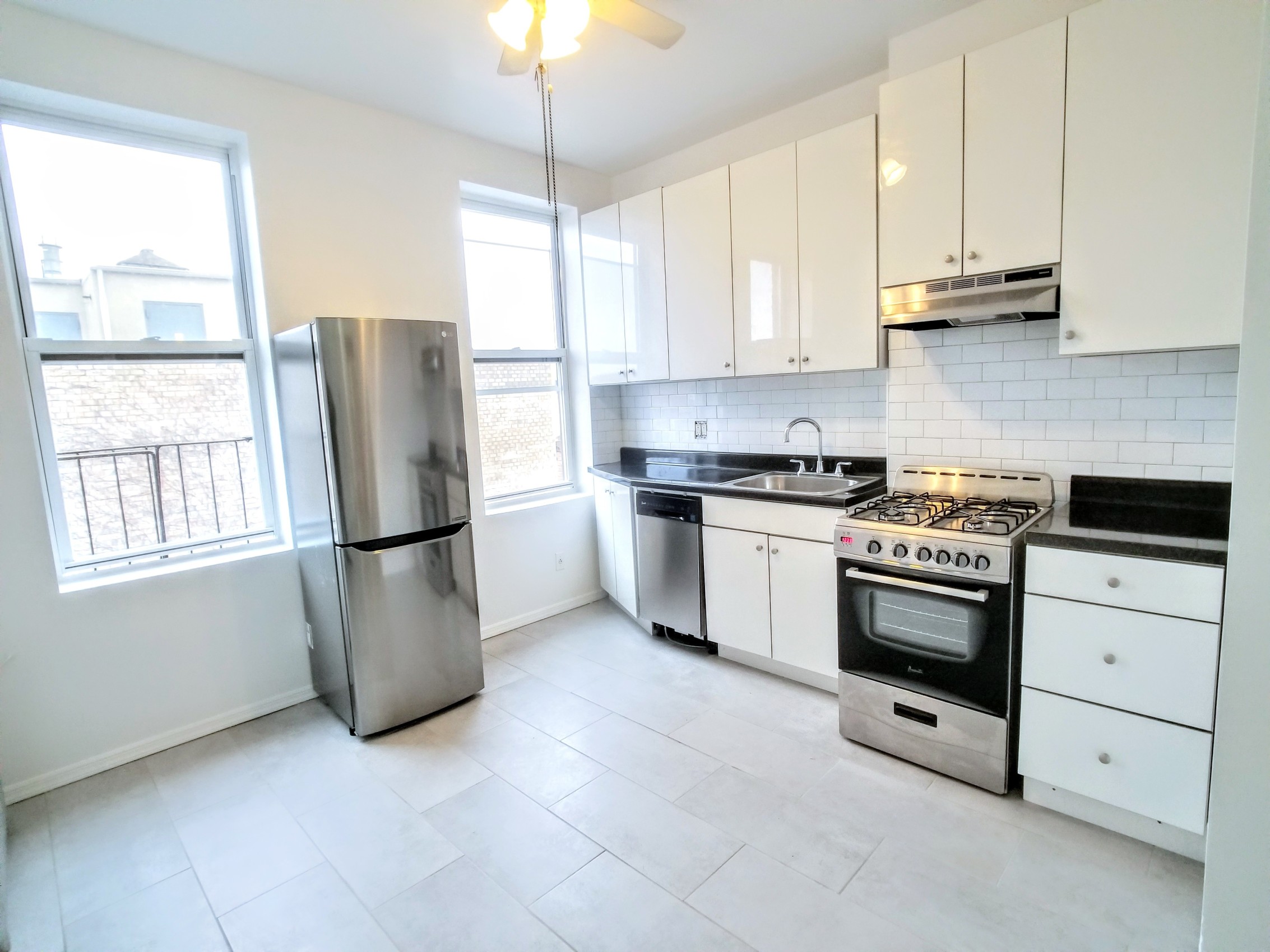 571 Driggs Avenue, Unit 4R Brooklyn, NY 11211 - Photo 7 of 10