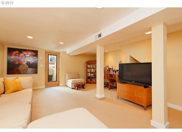 2729 Southwest Talbot Road Portland, OR 97201 - Photo 15 of 16