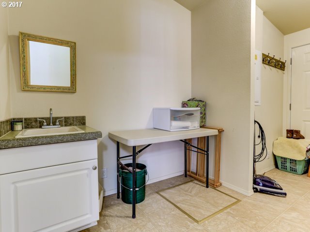 24570 Northwest Ridge Road Forest Grove, OR 97116 - Photo 29 of 31 Gallery Image 29
