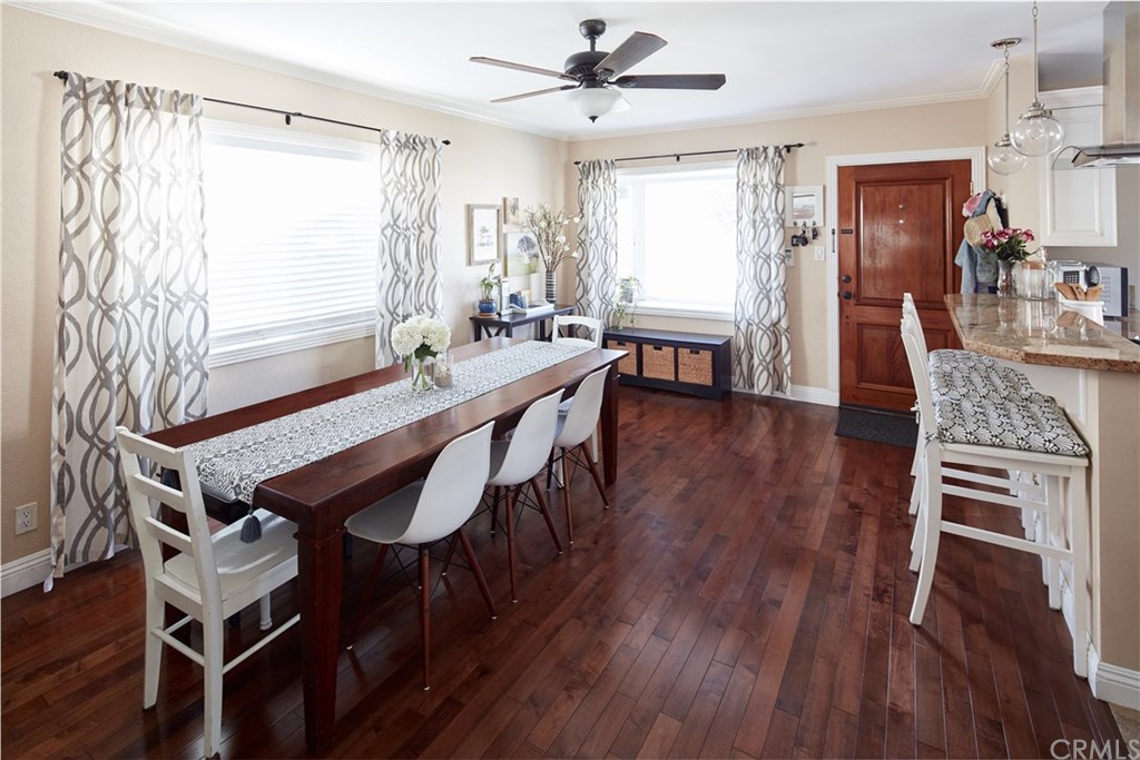 4908 West 136th Street Hawthorne, CA 90250 - Photo 7 of 30 Entry and nook with breakfast bar