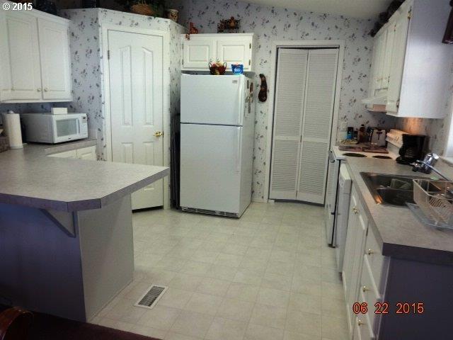 141 West River Ridge Avenue Roseburg, OR 97471 - Photo 6 of 15