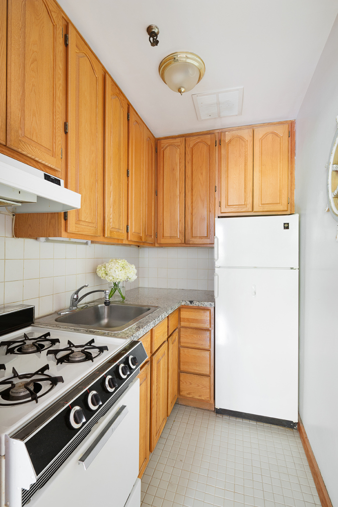 137 West 80th Street, Unit 4B Manhattan, NY 10024 - Photo 2 of 6