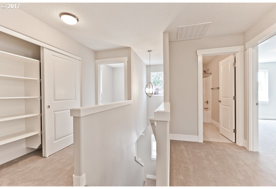 20176 Southwest Kinnaman Road Beaverton, OR 97078 - Photo 15 of 28 Gallery Image 15