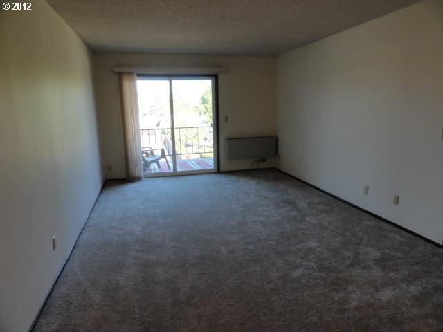 950 Evergreen Road, Unit 313 Woodburn, OR 97071 - Photo 9 of 12 Gallery Image 9