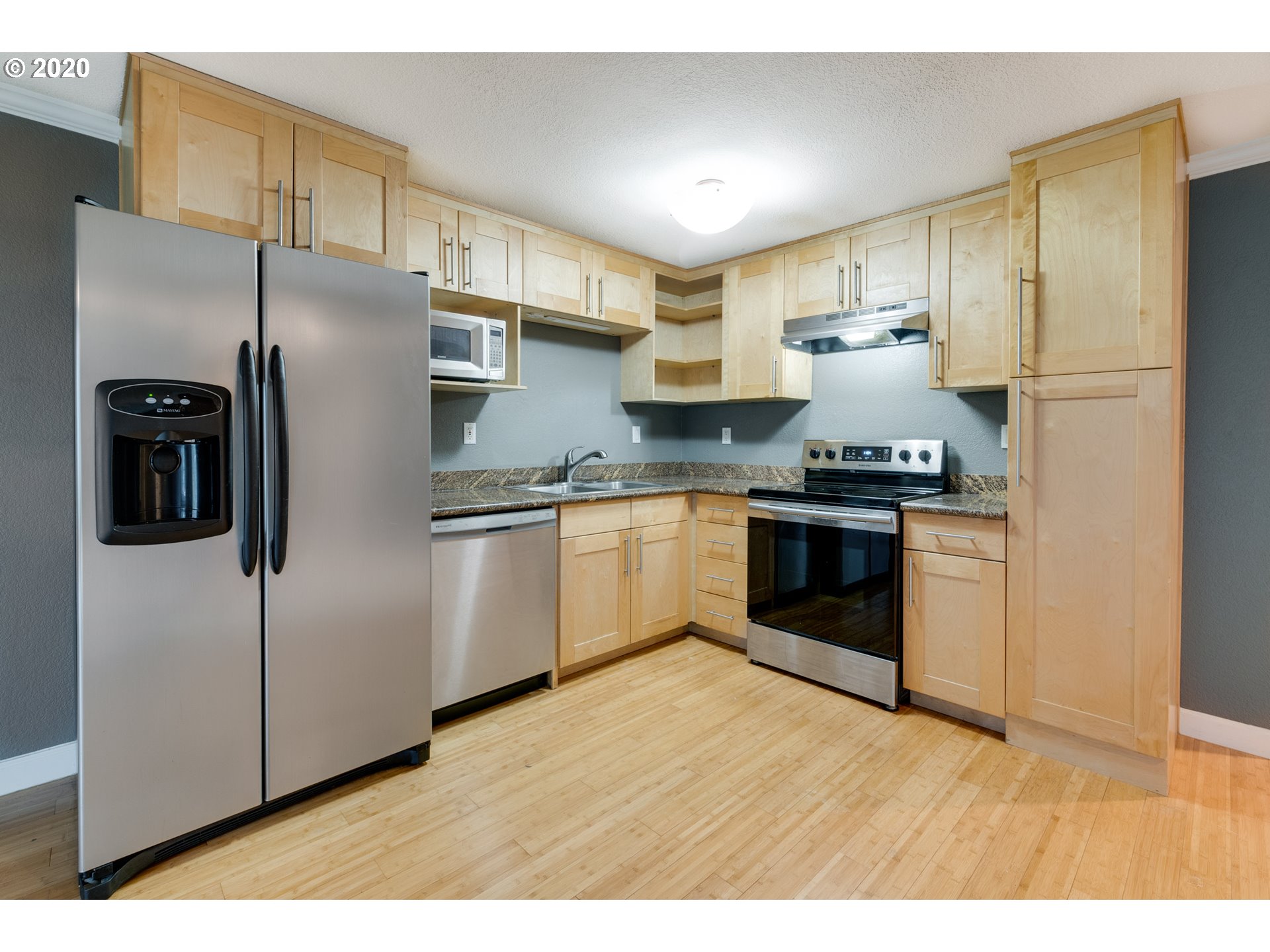7937 Southwest 40th Avenue, Unit B Portland, OR 97219 - Photo 11 of 22